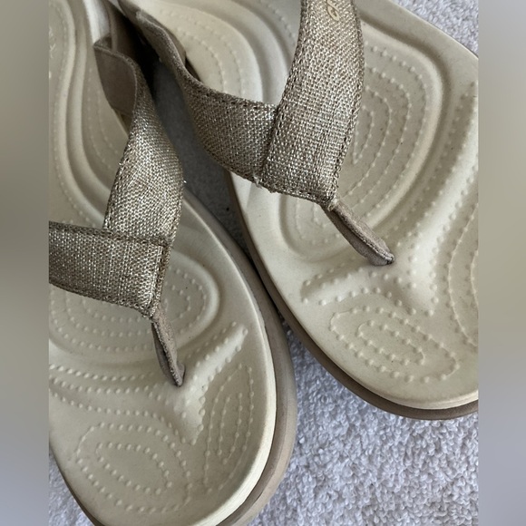CROCS Women's Beige Sandals - Picture 7 of 11